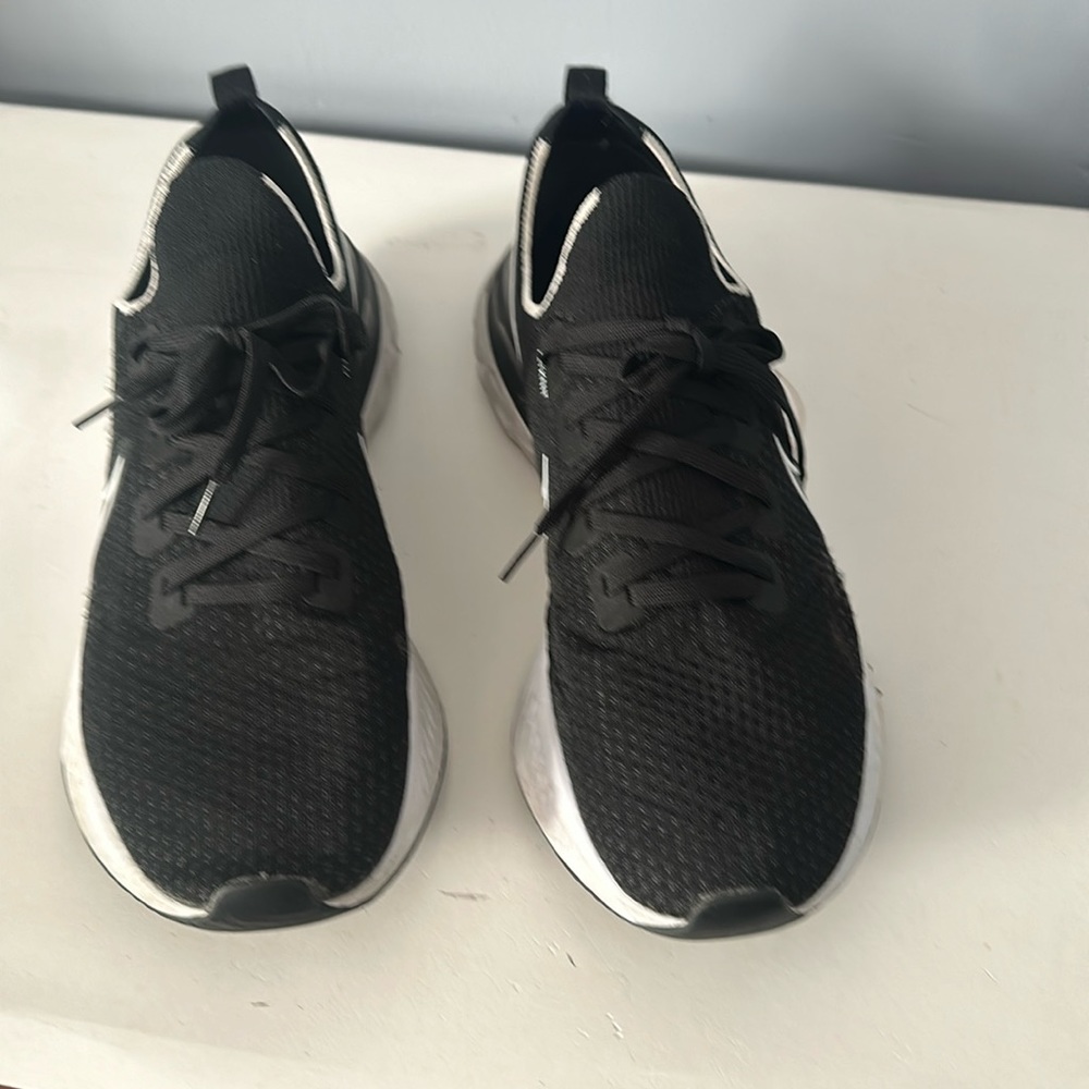 Nike men’s running shoe size 15